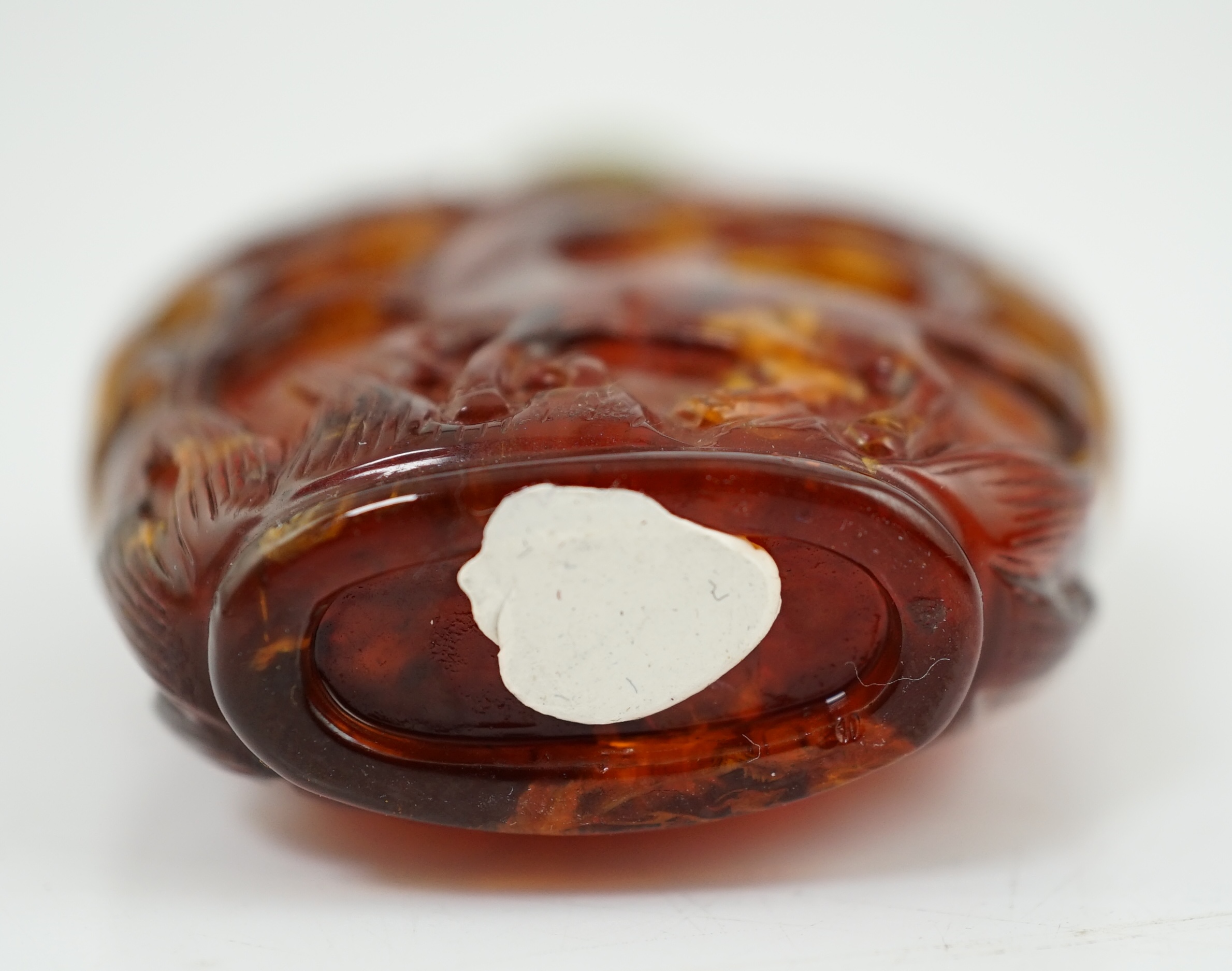 A Chinese carved amber snuff bottle, 19th century